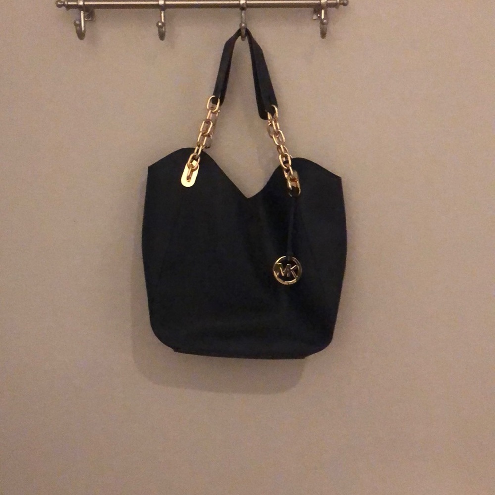 MICHAEL KORS NAVY HAND BAG WITH GOLD STRAPS